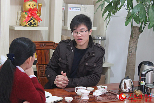 土生土长的福建宁德赤溪村人杜赢，2013年大学毕业时，放弃在城市工作，回到家乡创业。